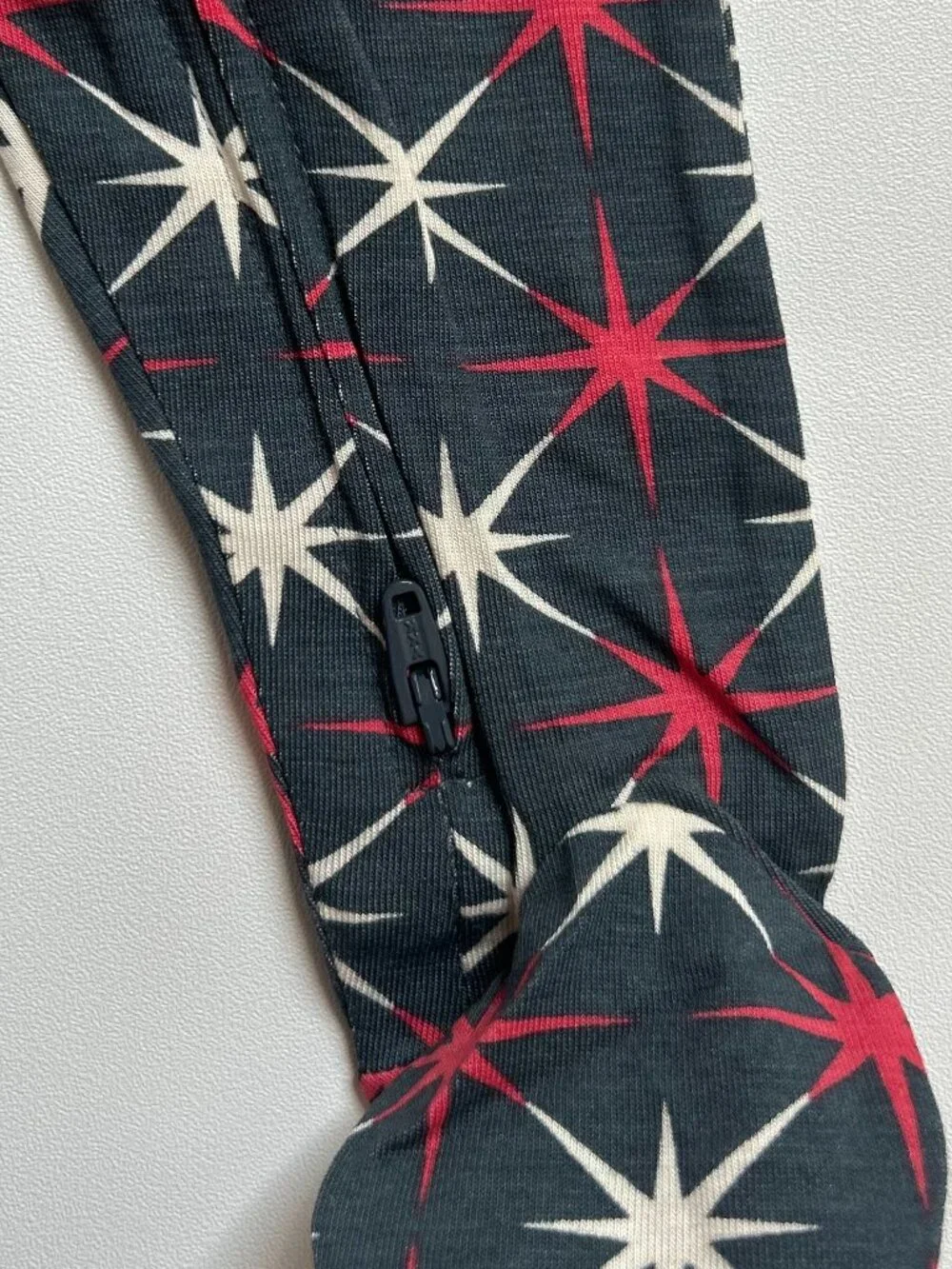 NWT Kate Quinn Bamboo Footie 0-3M Retro Stars 2 Way Zip